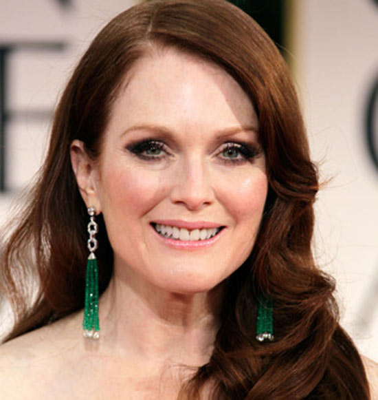 Julianne Moore in emerald tassel earrings by Bulgari