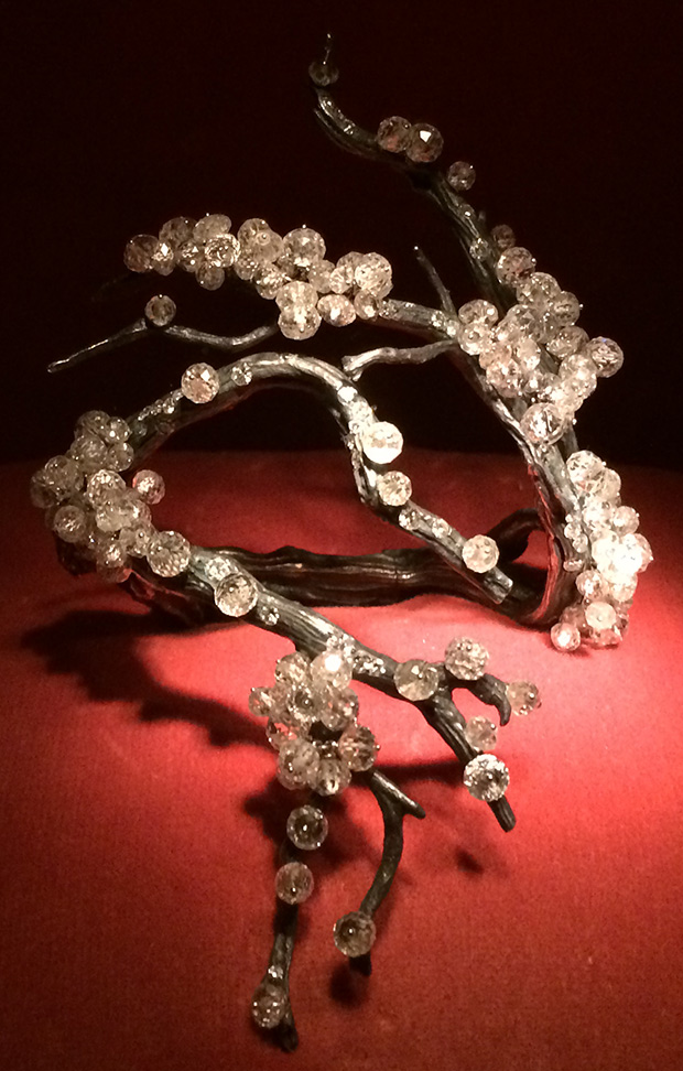Branch-Bracellet-JAR Branch Bracelet by JAR, diamond, silver, platinum, 2010. Photo by Cheryl Kremkow.