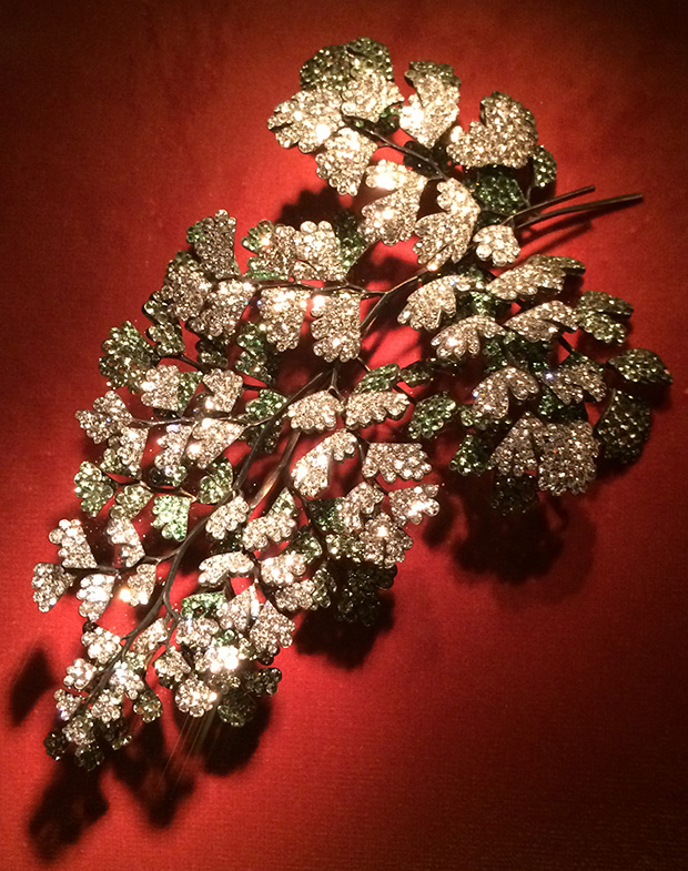 Capillary Fern Brooch by Jar, diamond, garnet, silver, and gold, 1999. Photo by Cheryl Kremkow.