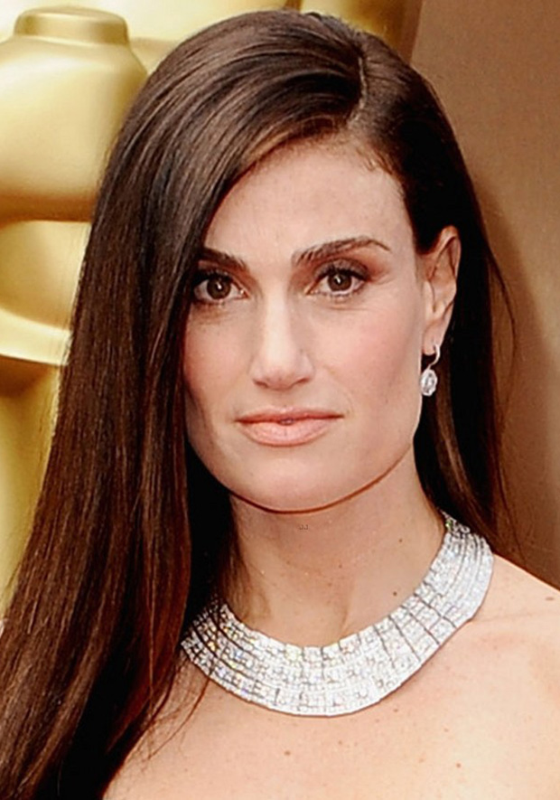 Idina Menzel wears a Chimento necklace to the 2014 Oscars