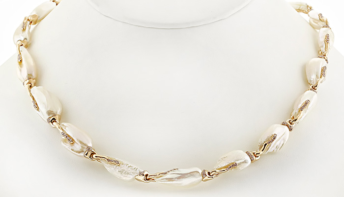 Pearl necklace by Naomi Sarna