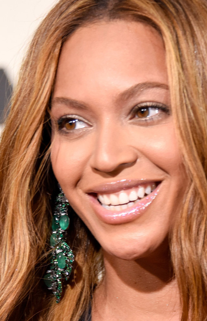 Beyonce wears Lorraine Schwartz earrings to the 2015 Grammy Awards