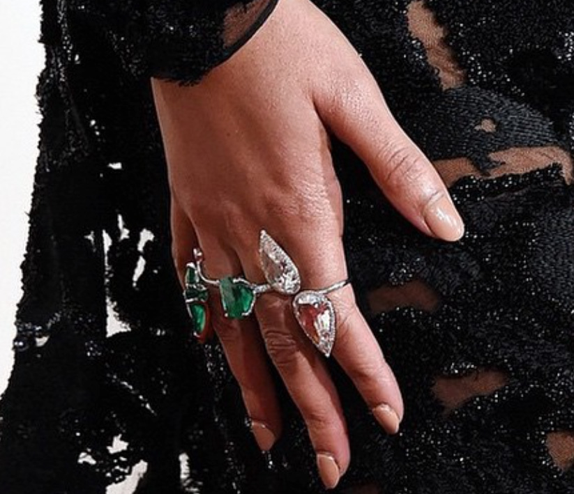 Beyonce wears rings by Lorraine Schwartz at the 2015 Grammy Awards