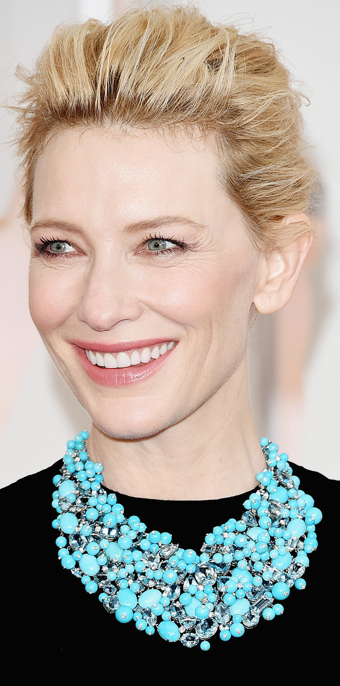 Cate Blanchett wears a Tiffany & Co necklace to the 2015 Oscars