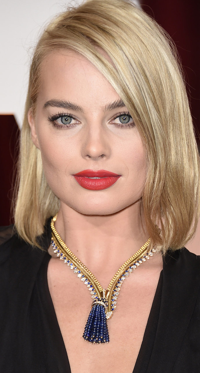 Margot Robbie wears a Van Cleef & Arpels Zip Necklace