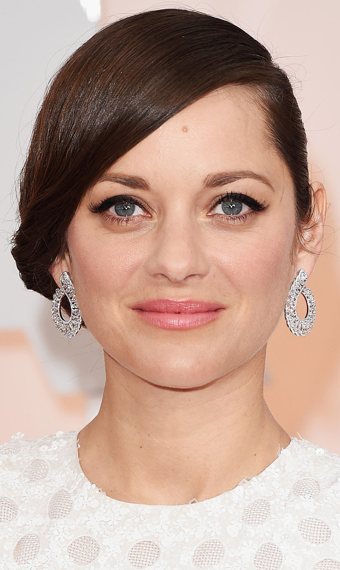 marion Cotillard wears Chopard earrings