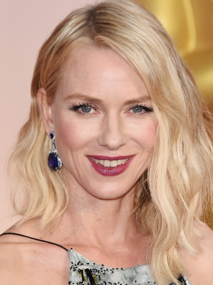 Naomi Watts wears Annu Hu earrings to the 2015 Oscars