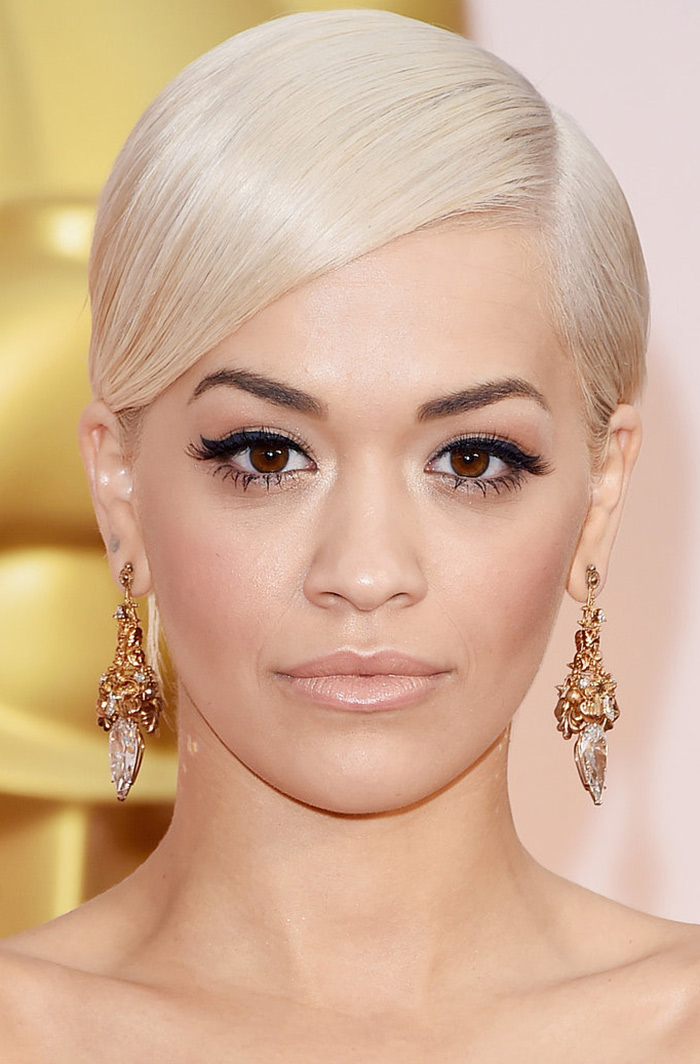 Rita Ora wears Lorraine Schwartz earrings to the 2015 Oscars