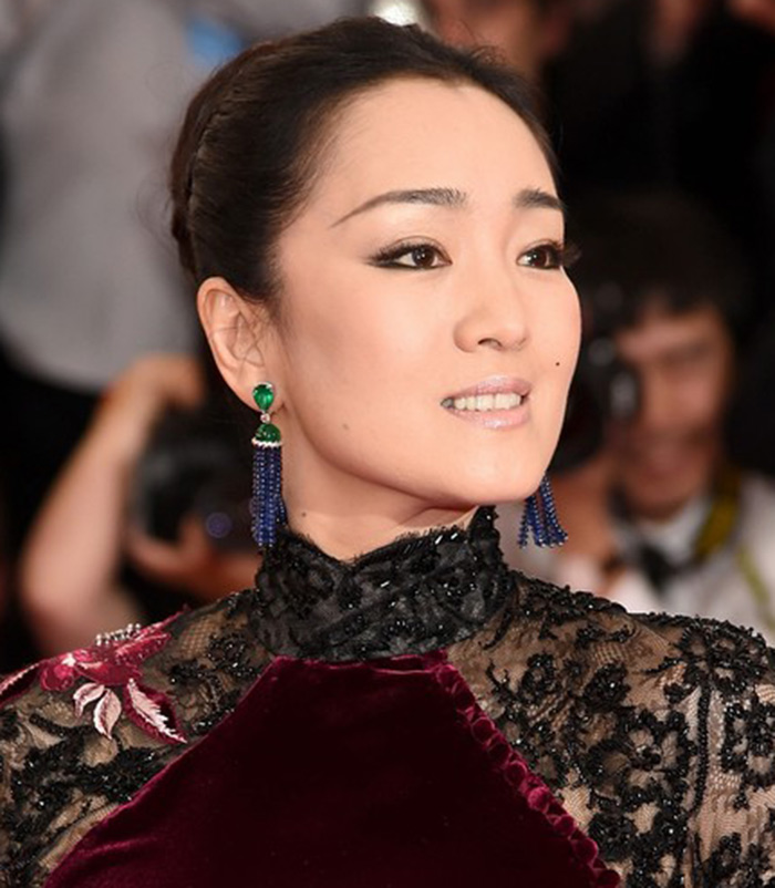 Gong Li wears gemstone tassel earrings to the 2015 Met Gala