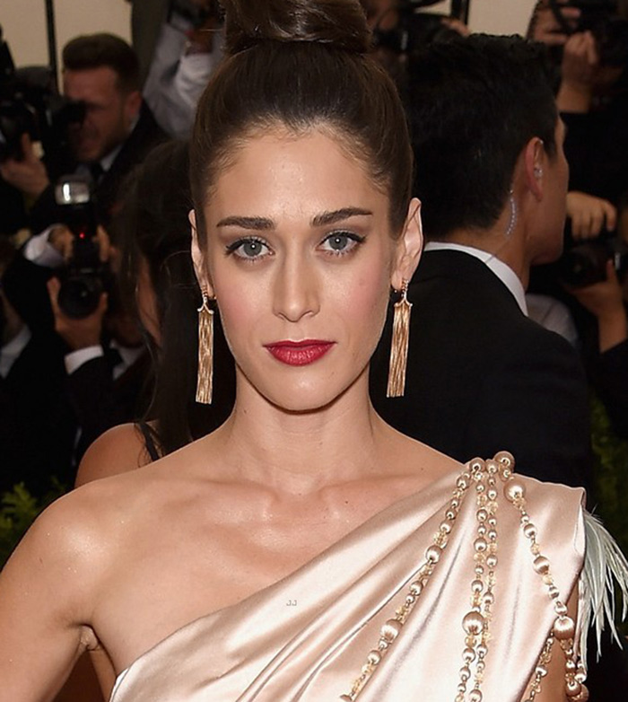 Lizzy Caplan wears earrings by Jack Vartanian to the 2015 Met Gala