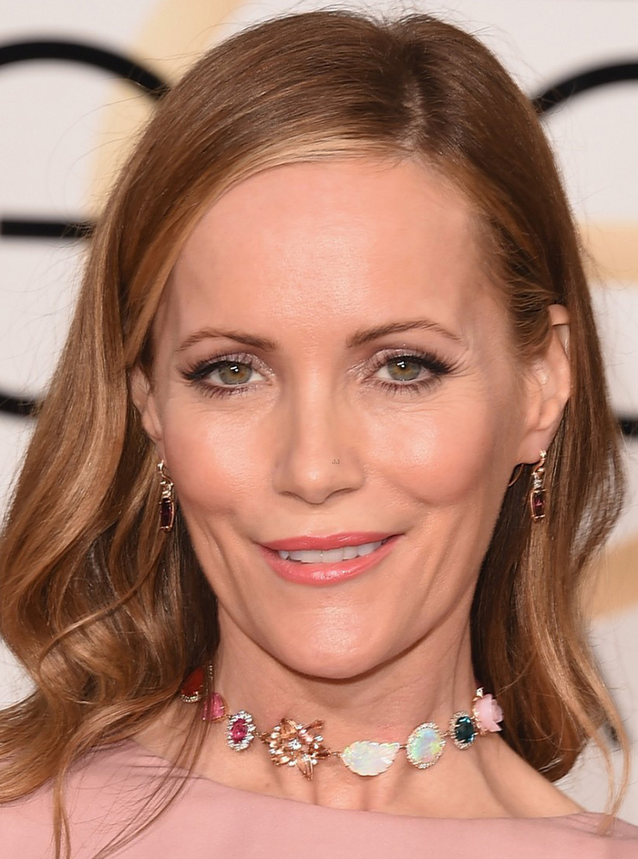 Leslie Mann wears Irene Neuwirth to the 2016 Golden Globes