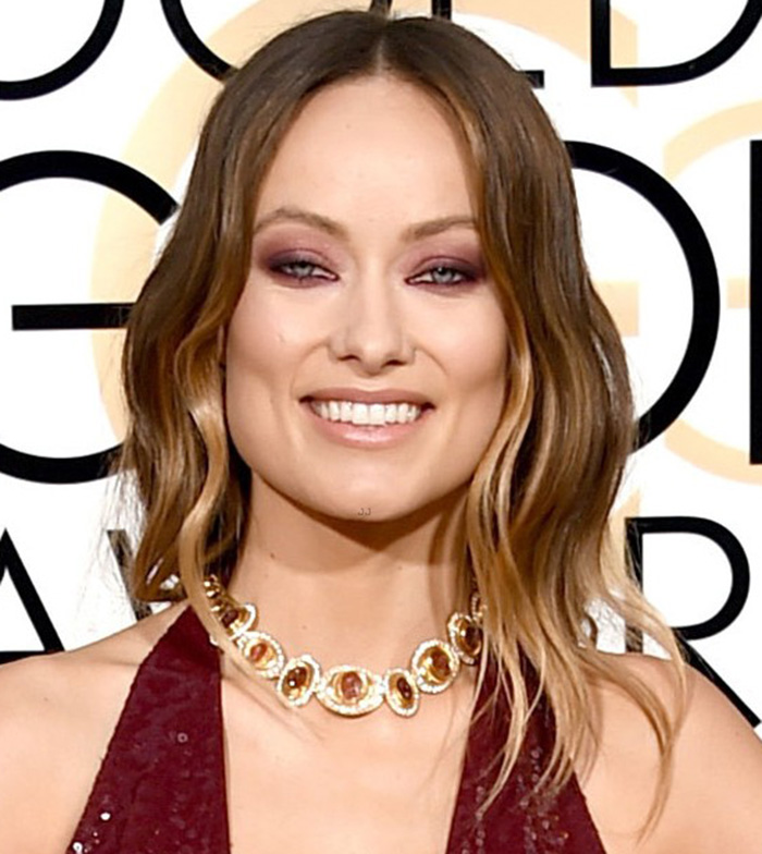 Olivia Wilde wears a Bulgari necklace to the 2016 Golden Globes