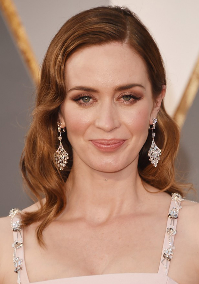Emily Blunt wears Niwaka earrings at the 2016 Oscars