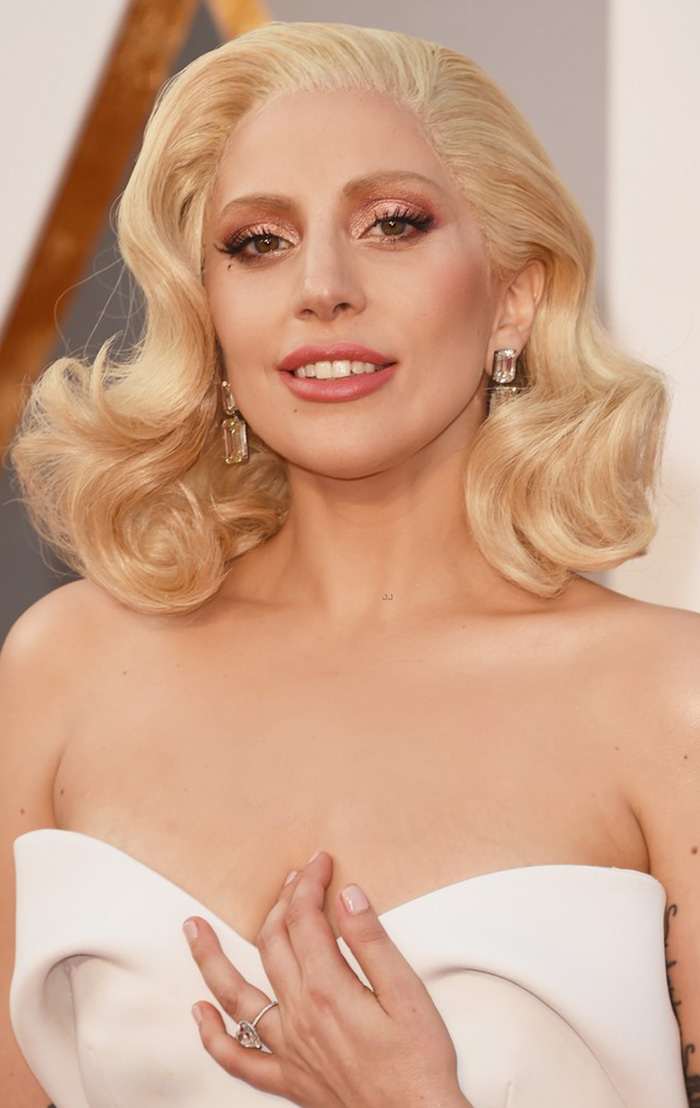 Lady Gaga wears Lorraine Schwartz earrings to the 2016 Oscars