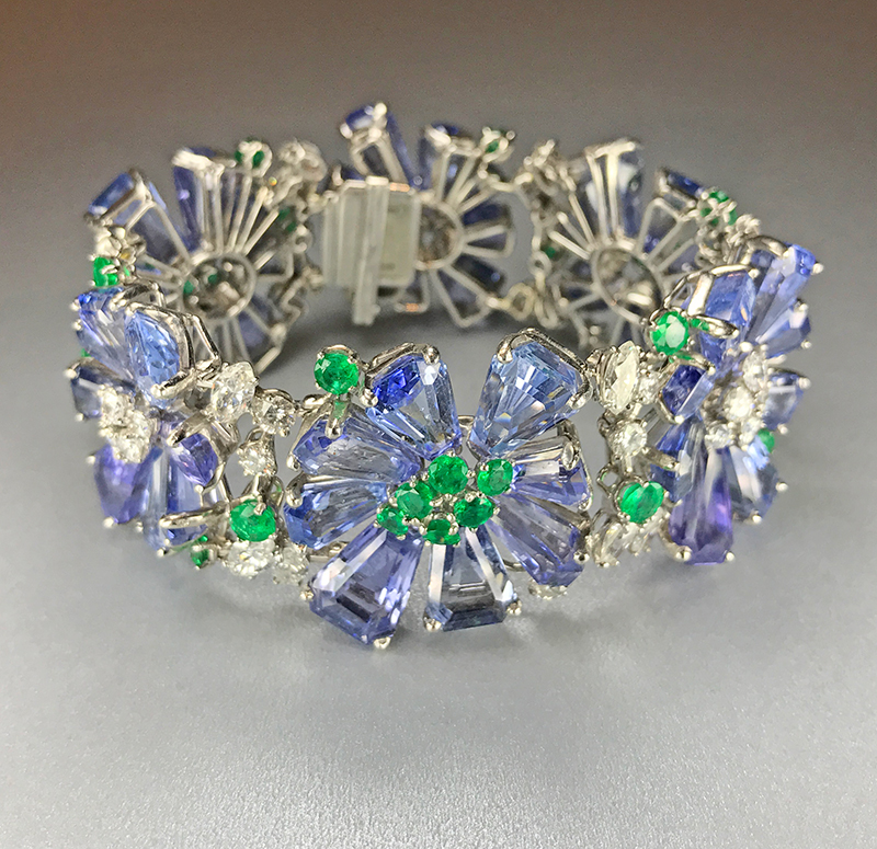 Oscar Heyman sapphire bracelet at Simon Teakle, photo by Cheryl Kremkow