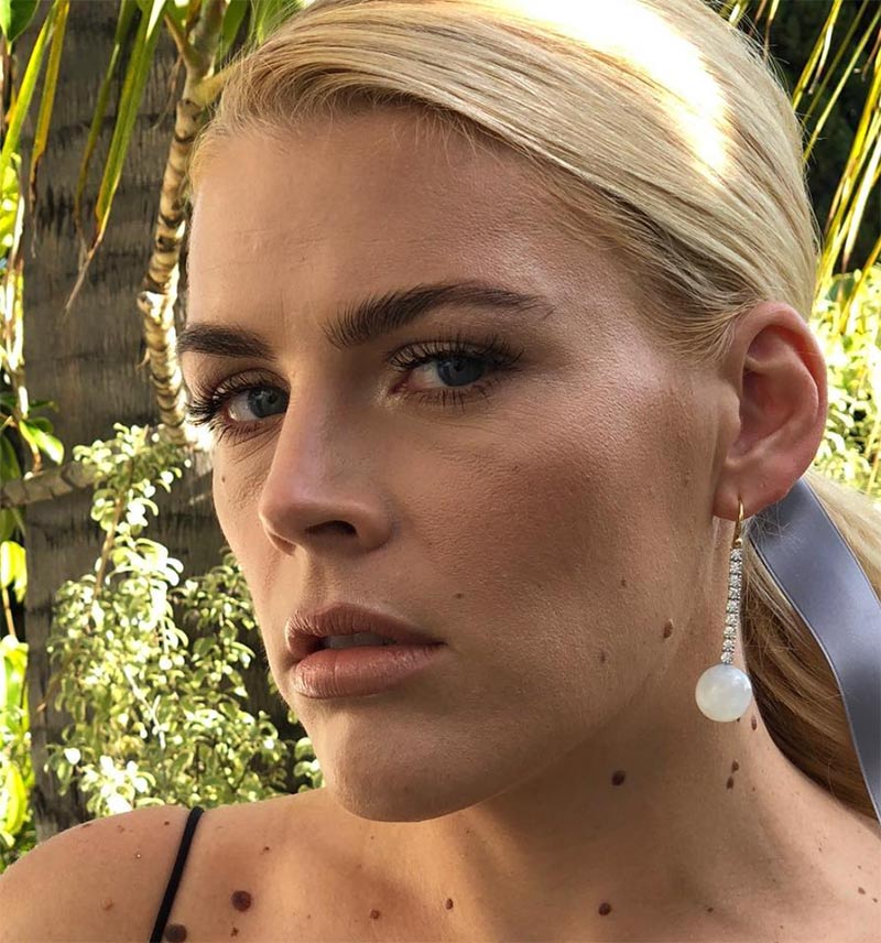 Busy Philipps wears Irene Neuwirth earrings to the 2018 Oscars