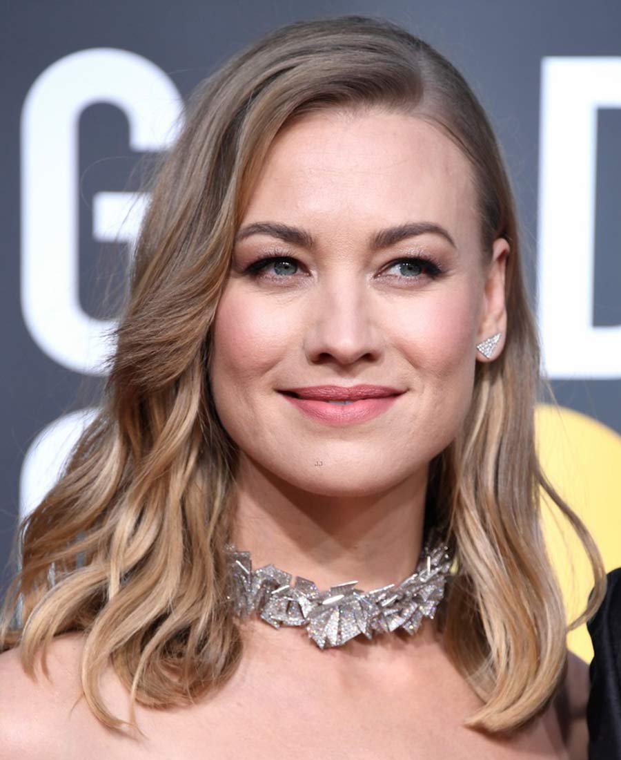 Yvonne Strahovski wears a choker necklace by Lorraine Schwartz to the 2019 Golden Globe Awards