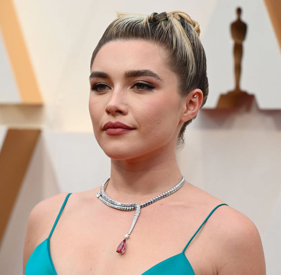 Florence Pugh wears a Louis Vuitton necklace to the 2020 Oscars