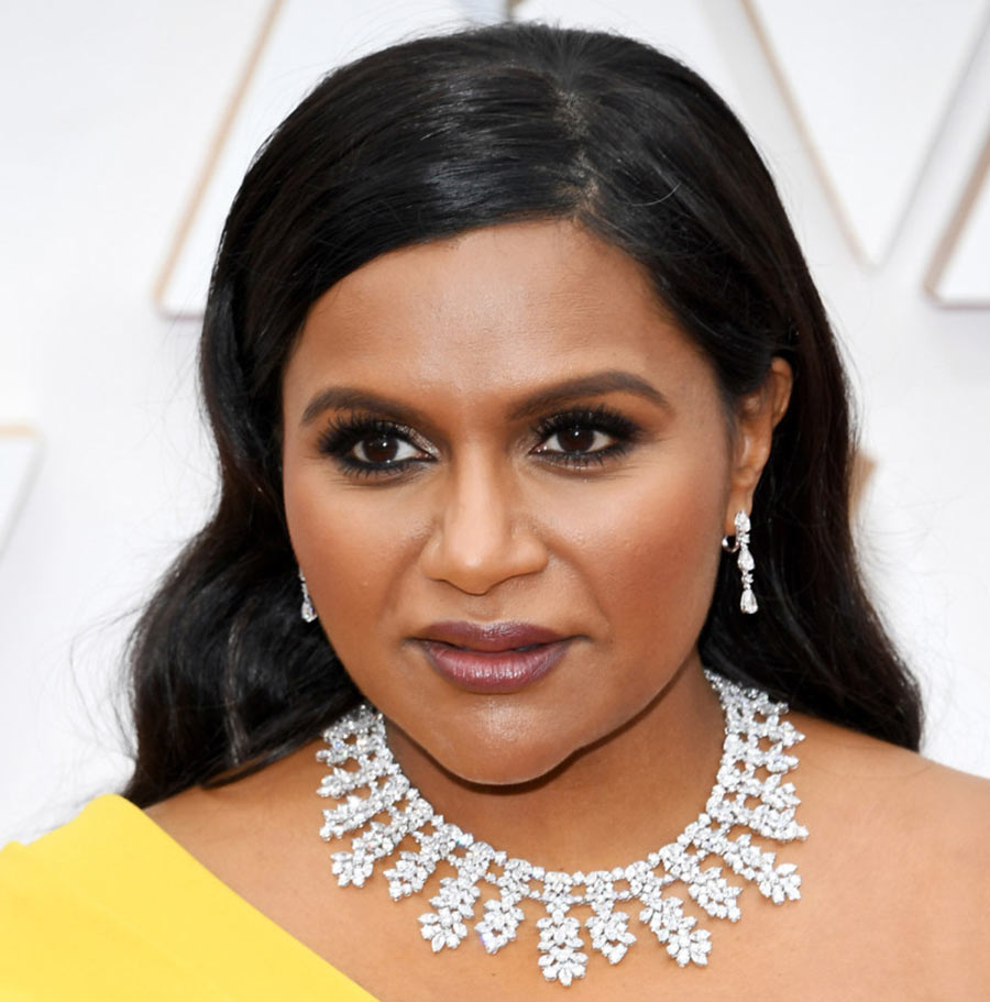 Mindy Kaling wears a Chopard necklace to the 2020 Oscars