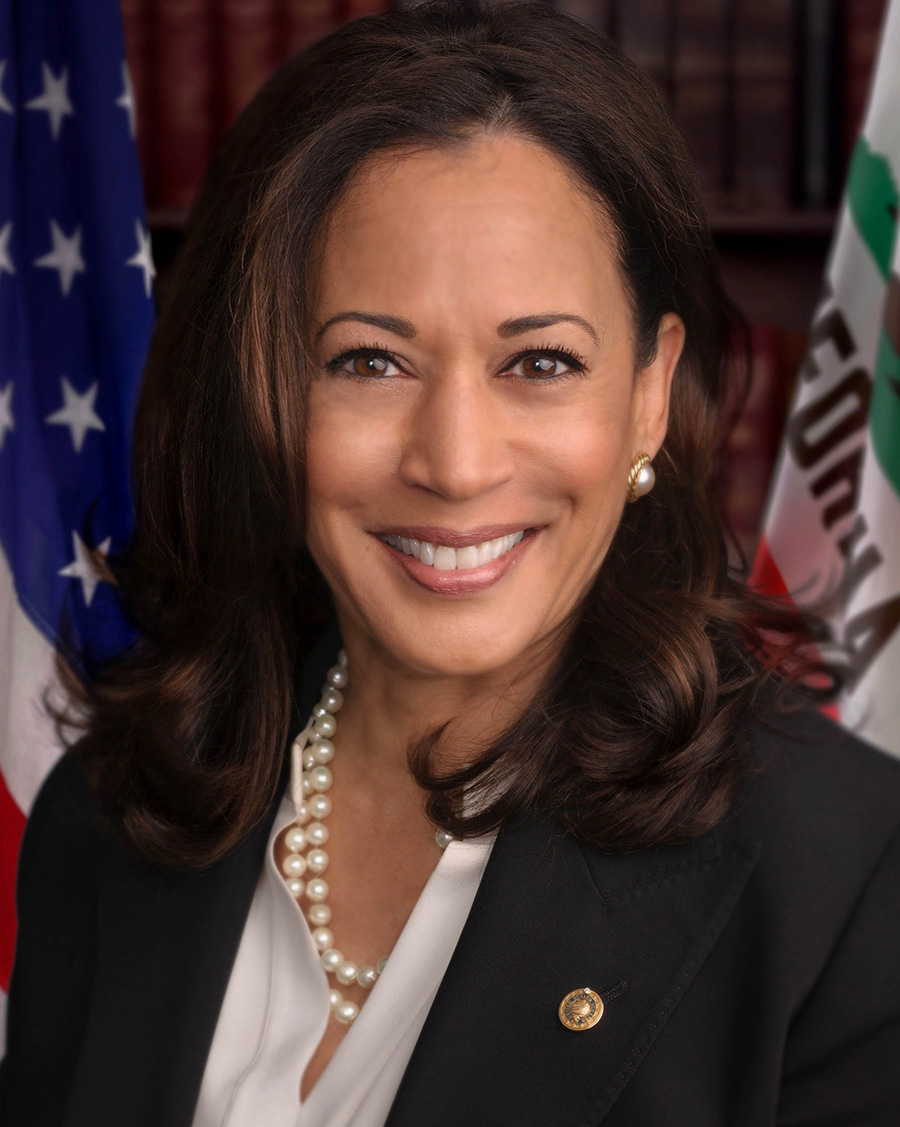 Kamala Harris wears a double strand of pearls